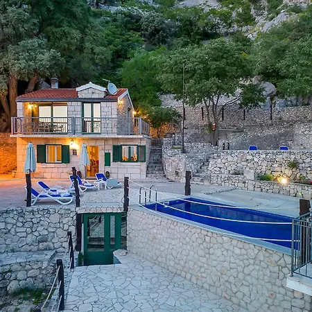 Willa Zora Stonehouses - Private With Heated Pool *