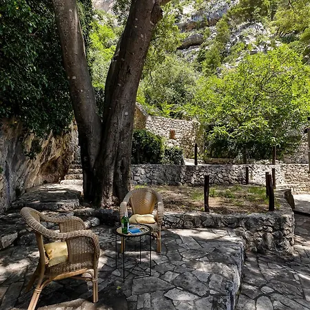 Willa Zora Stonehouses - Private With Heated Pool *